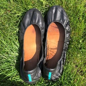 Black tiek flats